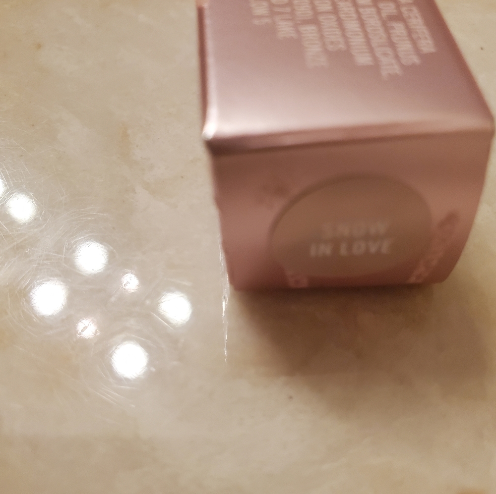 MAC LIPGLASS- SNOW IN LOVE ๐ฅฐ - Picture 7 of 10